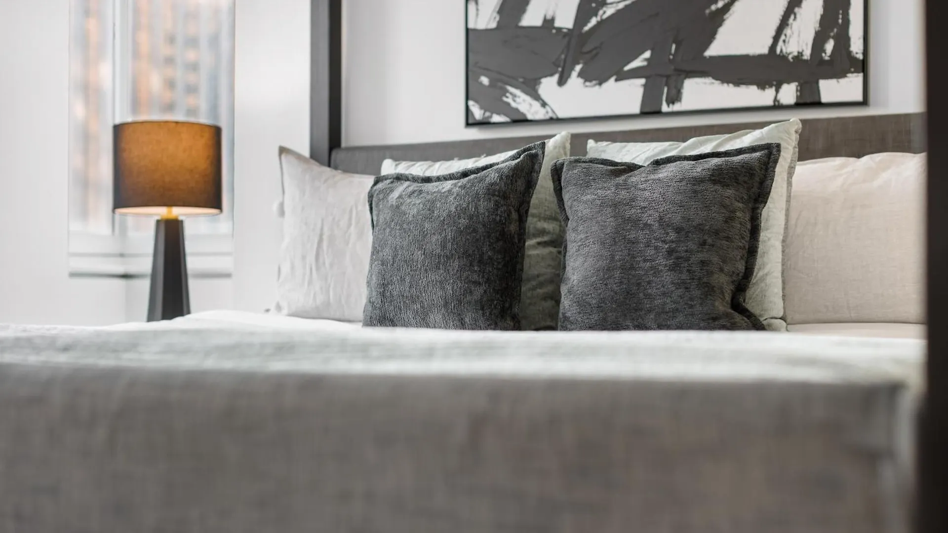 Lavish Two-Story Retreat In The Heart Of Manhattan 뉴욕 아파트