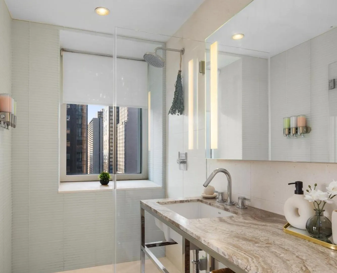 Apartment Lavish Two-Story Retreat In The Heart Of Manhattan New York